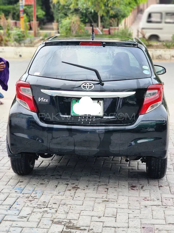 Toyota Vitz 2018 for Sale in Gujranwala Image-1