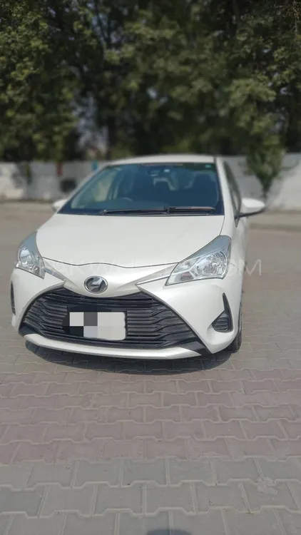 Toyota Vitz 2018 for Sale in Peshawar Image-1