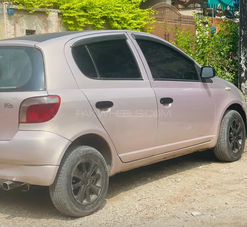 Toyota Vitz 2000 for Sale in Islamabad Image-1