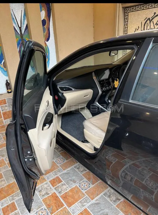 Toyota Yaris Sedan 2021 for Sale in Lahore Image-1
