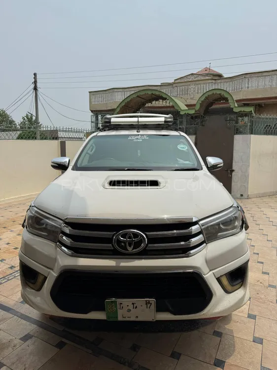 Toyota Hilux 2017 for Sale in Phalia Image-1