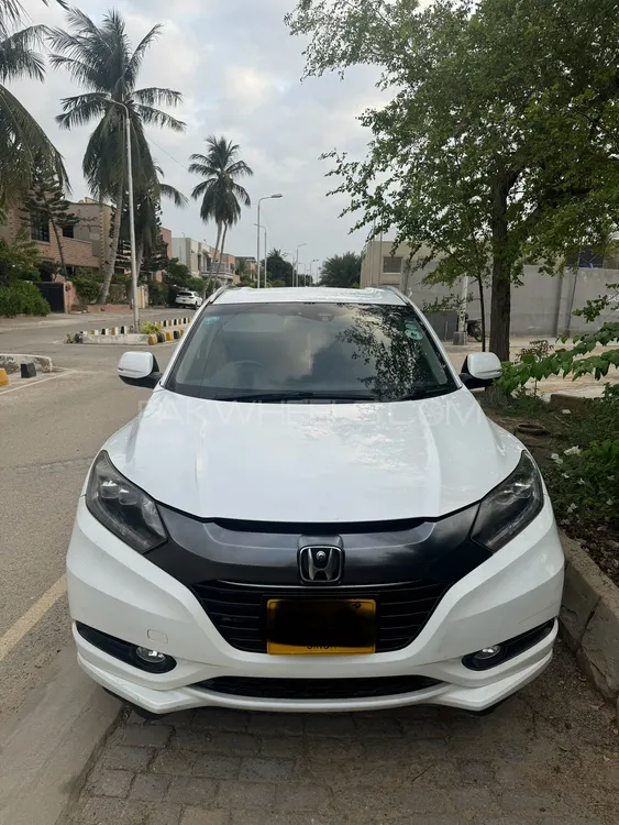 Honda Vezel 2015 for Sale in Karachi Image-1