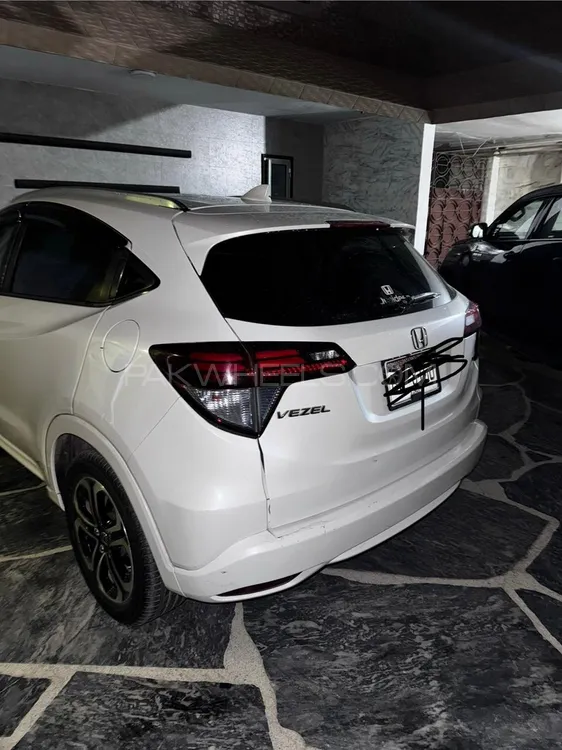 Honda Vezel 2015 for Sale in Karachi Image-1