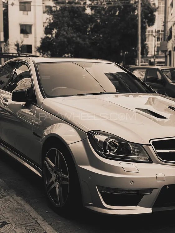 Mercedes Benz C Class 2010 for Sale in Karachi Image-1