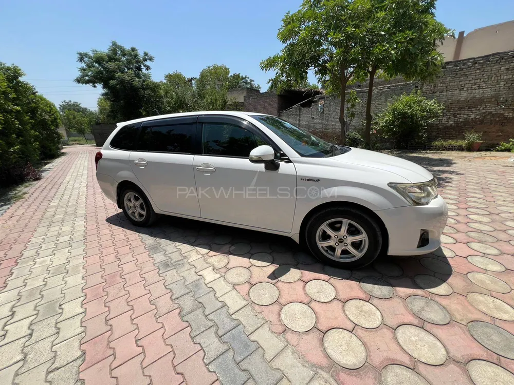 Toyota Corolla Fielder 2014 for Sale in Peshawar Image-1