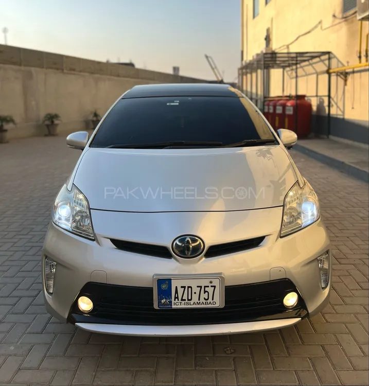 Toyota Prius 2011 for Sale in Peshawar Image-1