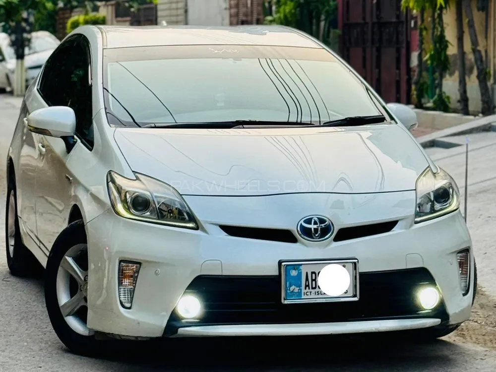 Toyota Prius 2013 for Sale in Lahore Image-1