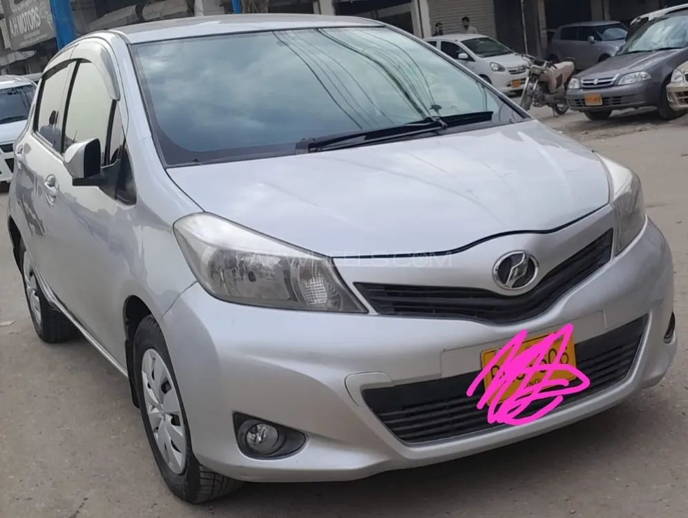 Toyota Vitz 2014 for Sale in Karachi Image-1