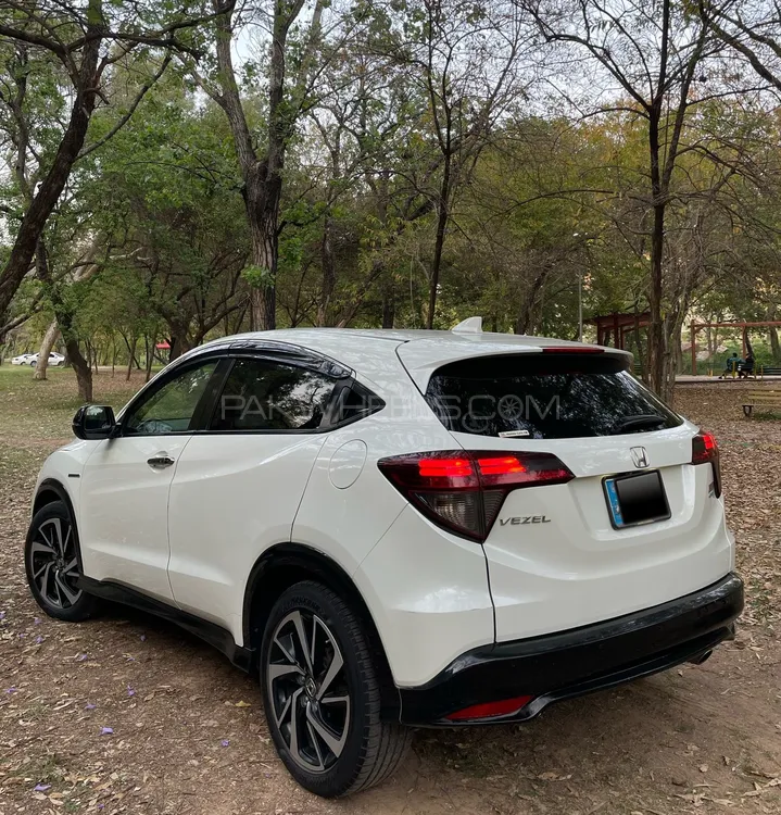 Honda Vezel 2017 for Sale in Islamabad Image-1