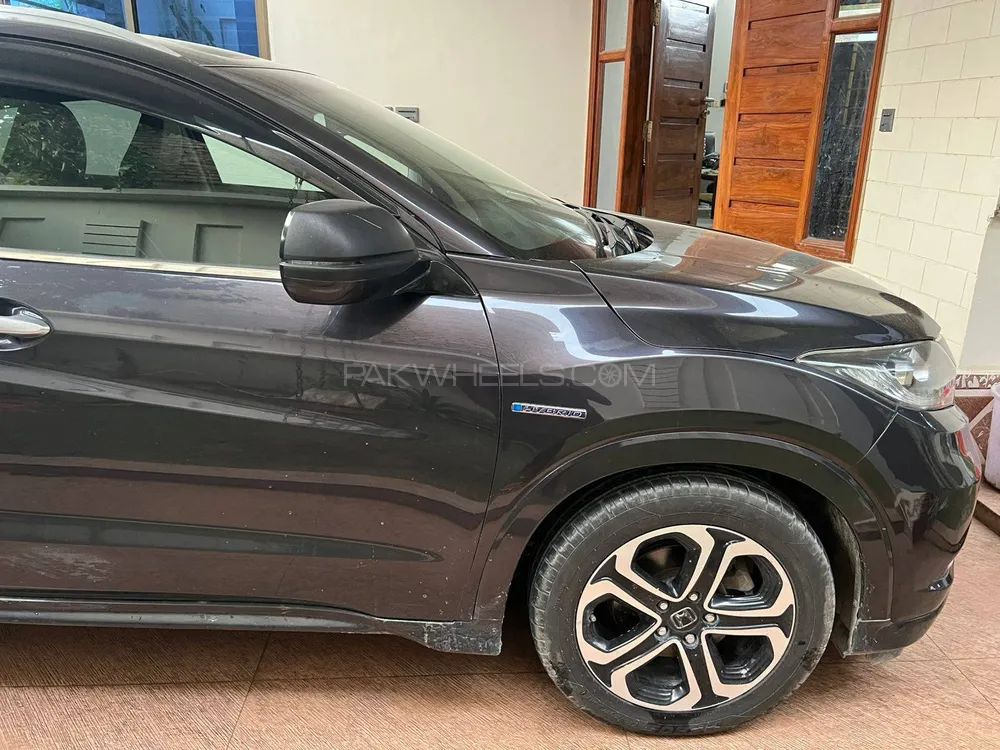 Honda Vezel 2016 for Sale in Khairpur Mir Image-1