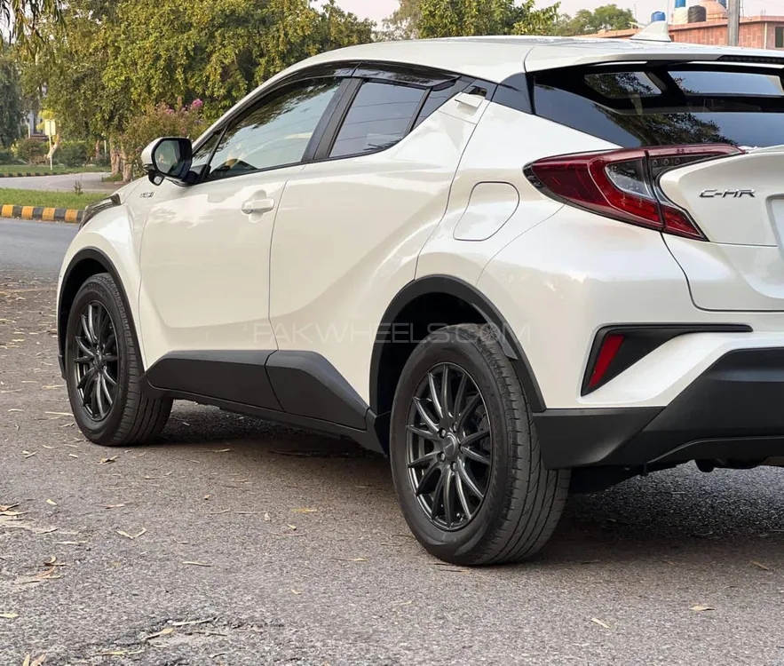 Toyota C-HR 2018 for Sale in Rawalpindi Toyota C-HR 2018 for Sale in Rawalpindi Image-3