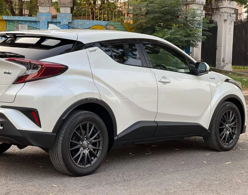Toyota C-HR 2018 for Sale in Rawalpindi Toyota C-HR 2018 for Sale in Rawalpindi Image-6