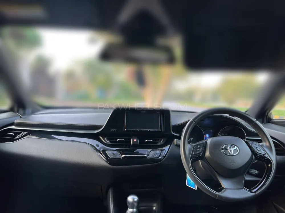 Toyota C-HR 2018 for Sale in Rawalpindi Toyota C-HR 2018 for Sale in Rawalpindi Image-10
