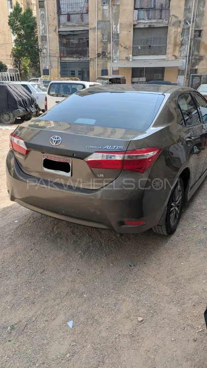 Toyota Corolla 2015 for Sale in Karachi Image-1