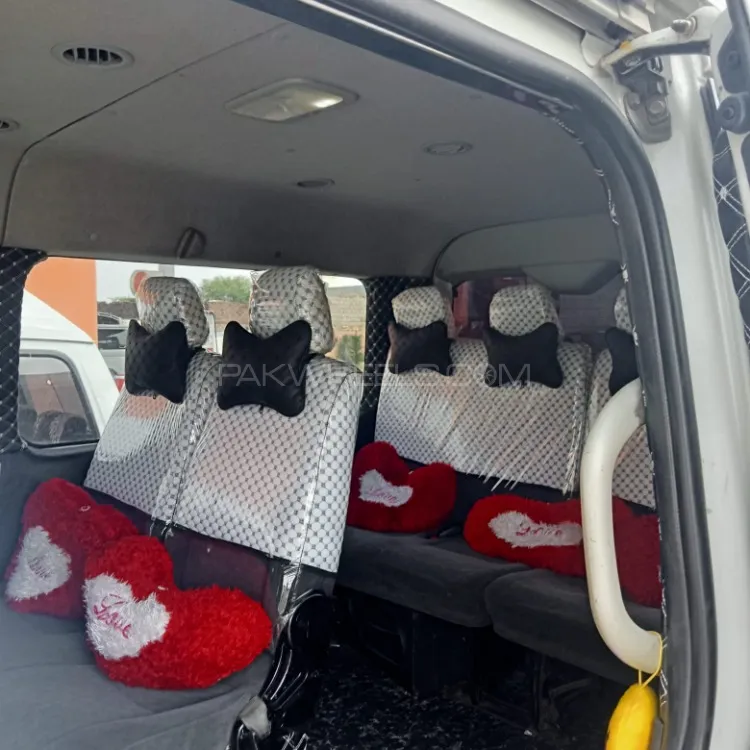 Toyota Hiace 2010 for Sale in Gujrat Image-1