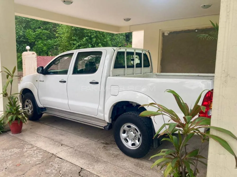 Toyota Hilux 2009 for Sale in Islamabad Image-1