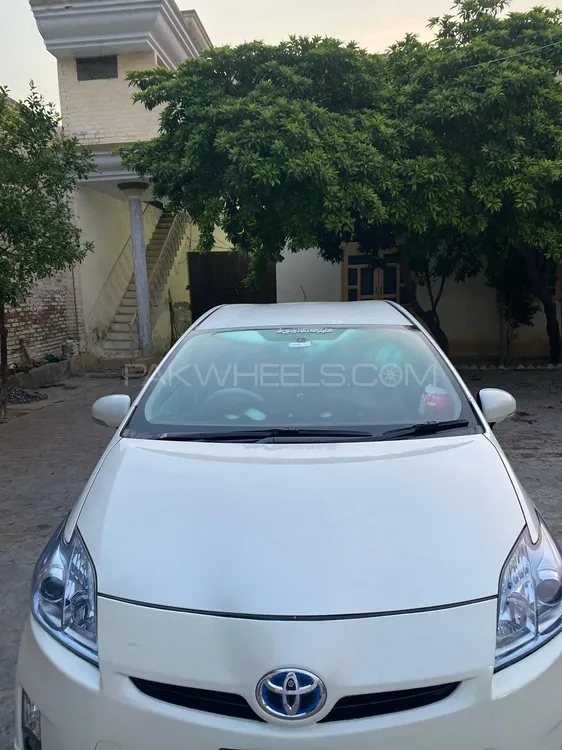 Toyota Prius 2010 for Sale in Mardan Image-1