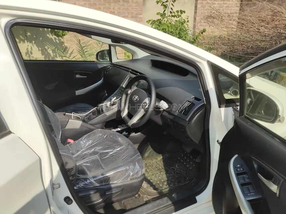 Toyota Prius 2013 for Sale in Gujrat Image-1