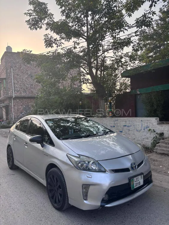 Toyota Prius 2011 for Sale in Peshawar Image-1