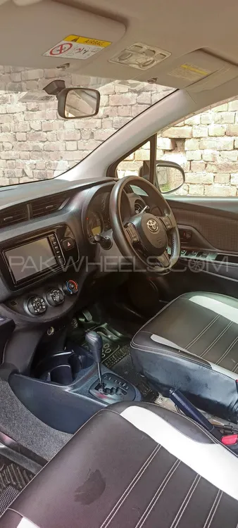 Toyota Vitz 2017 for Sale in Gujranwala Image-1