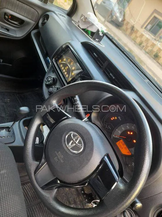 Toyota Vitz 2017 for Sale in Sialkot Image-1