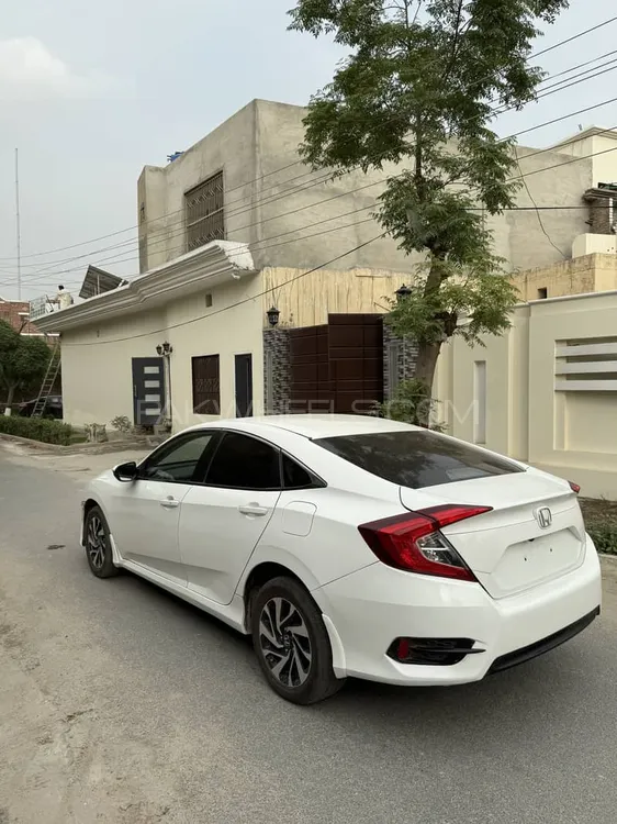 Honda Civic 2018 for Sale in Burewala Image-1