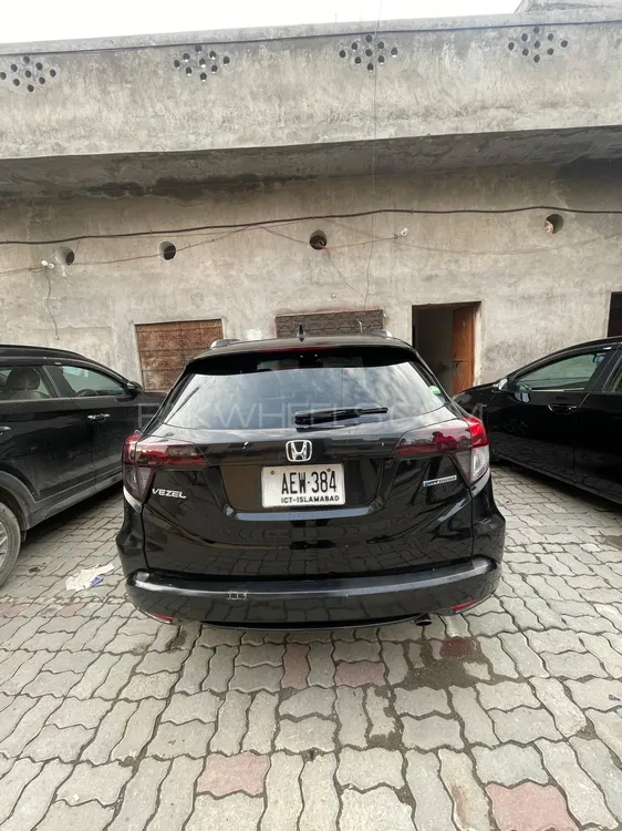 Honda Vezel 2017 for Sale in Sialkot Image-1
