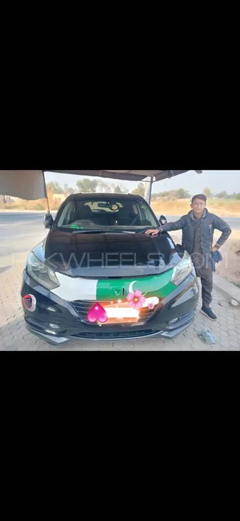 Honda Vezel 2015 for Sale in Khanewal Image-1