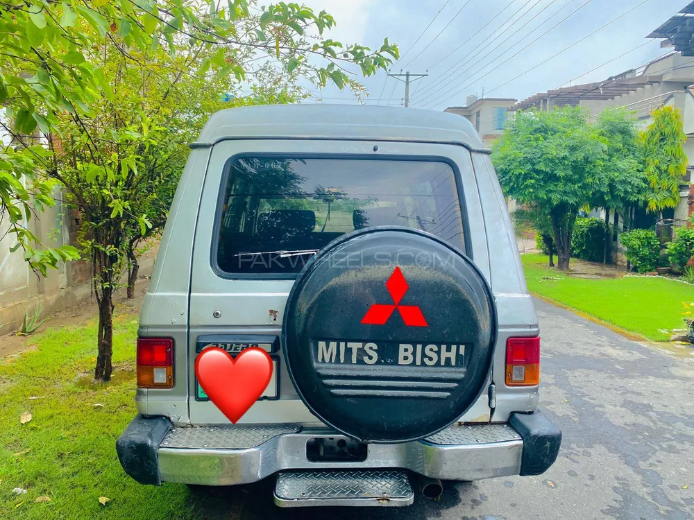 Mitsubishi Pajero 1986 for Sale in Lahore Image-1