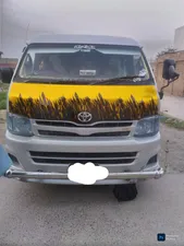 Toyota Hiace Mid-Roof 2.7 2012 for Sale