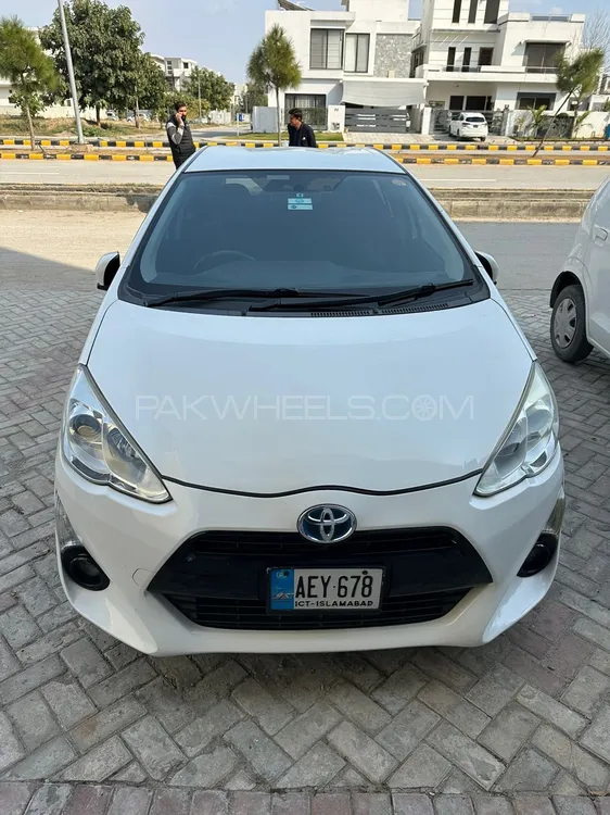 Toyota Aqua 2015 for Sale in Islamabad Image-1