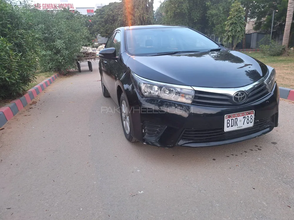 Toyota Corolla 2015 for Sale in Karachi Image-1