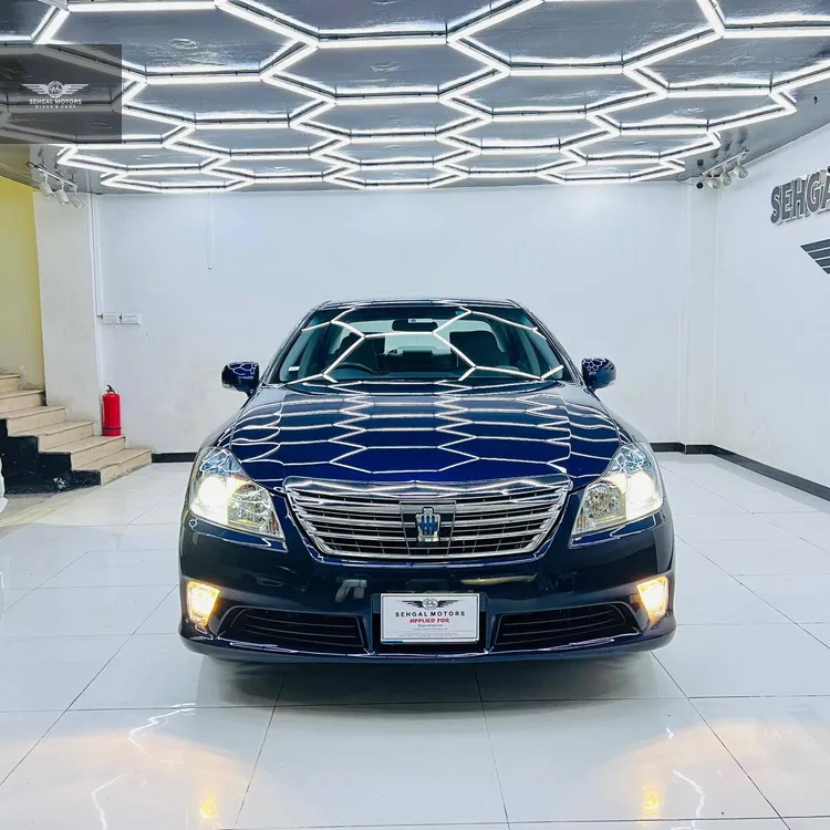 Toyota Crown 2011 for Sale in Islamabad Image-1