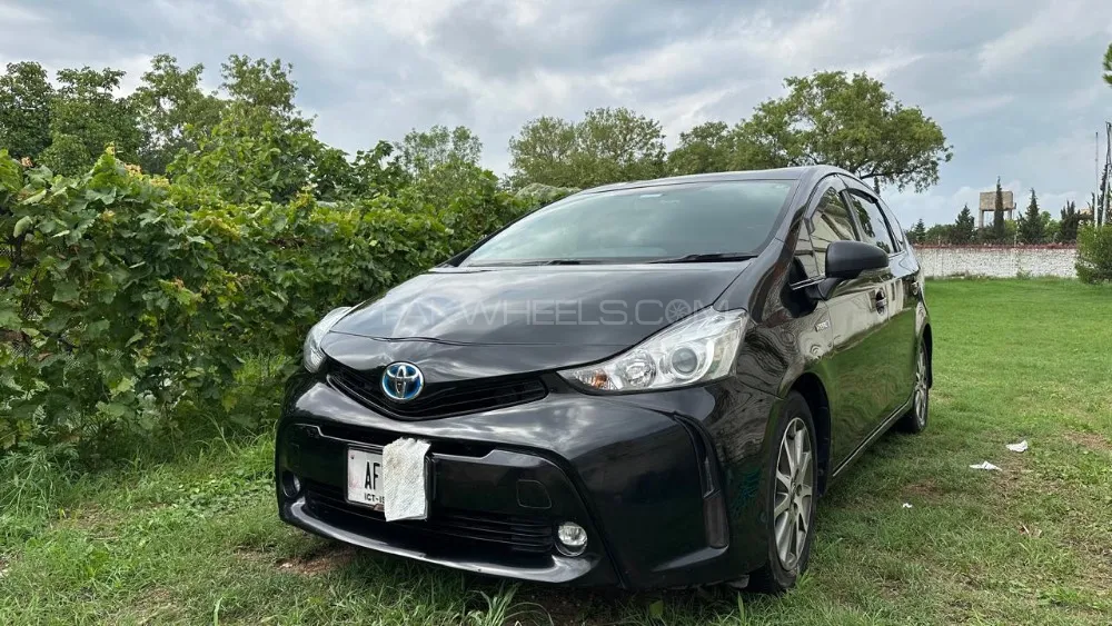 Toyota Prius Alpha 2015 for Sale in Rawalpindi Image-1