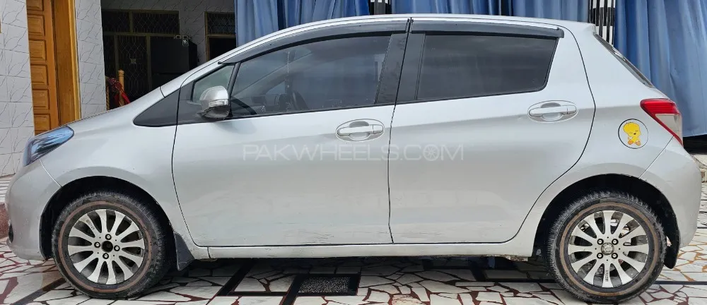 Toyota Vitz 2011 for Sale in Nowshera Image-1