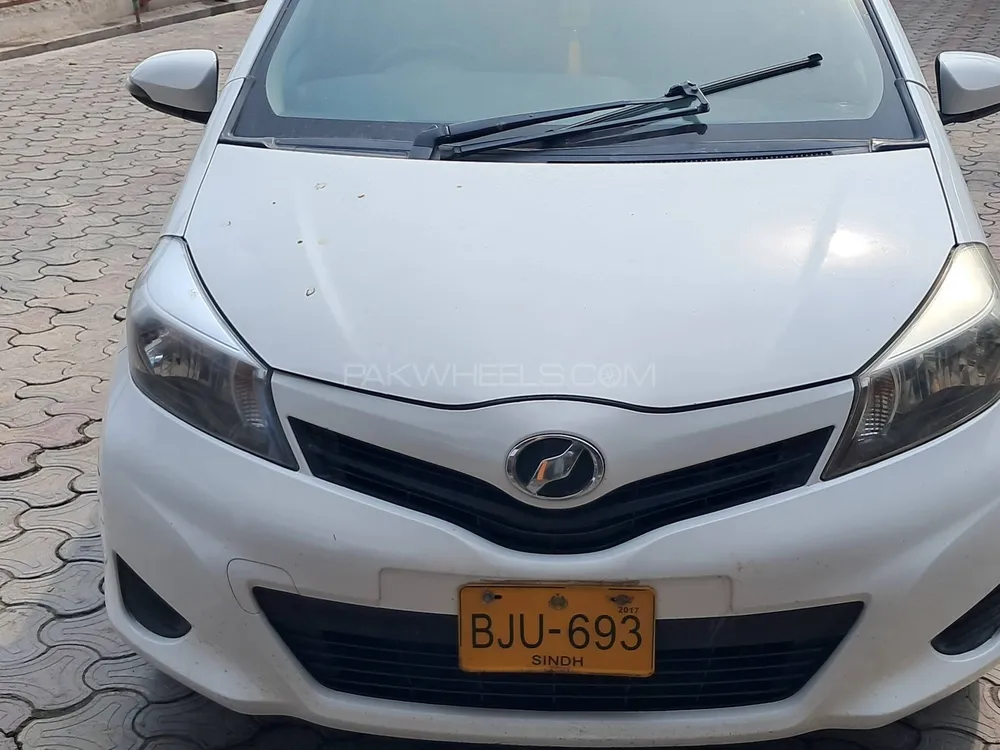 Toyota Vitz 2013 for Sale in Peshawar Image-1