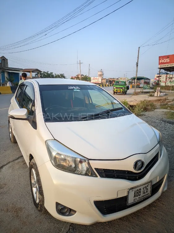 Toyota Vitz 2013 for Sale in Mardan Image-1