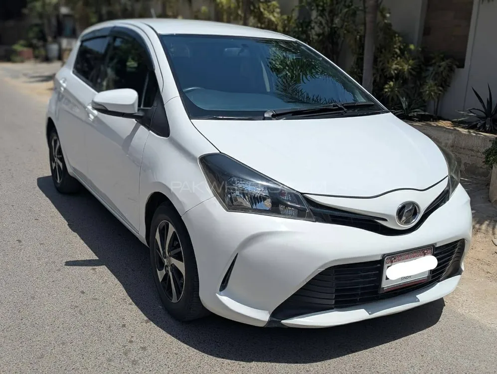 Toyota Vitz 2015 for Sale in Karachi Image-1