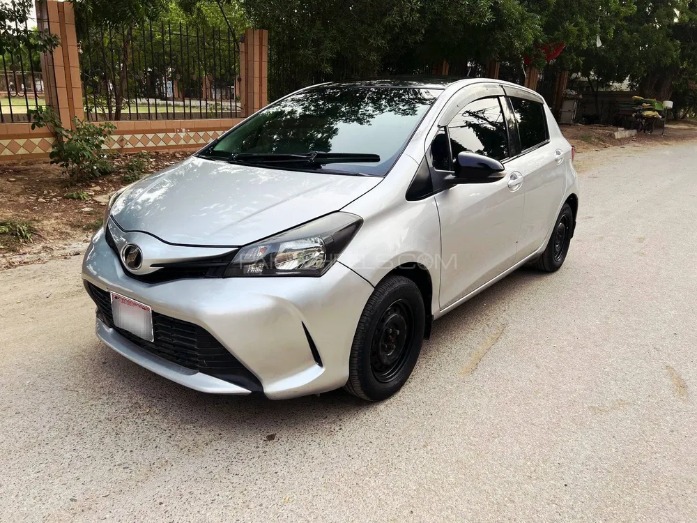 Toyota Vitz 2015 for Sale in Karachi Image-1
