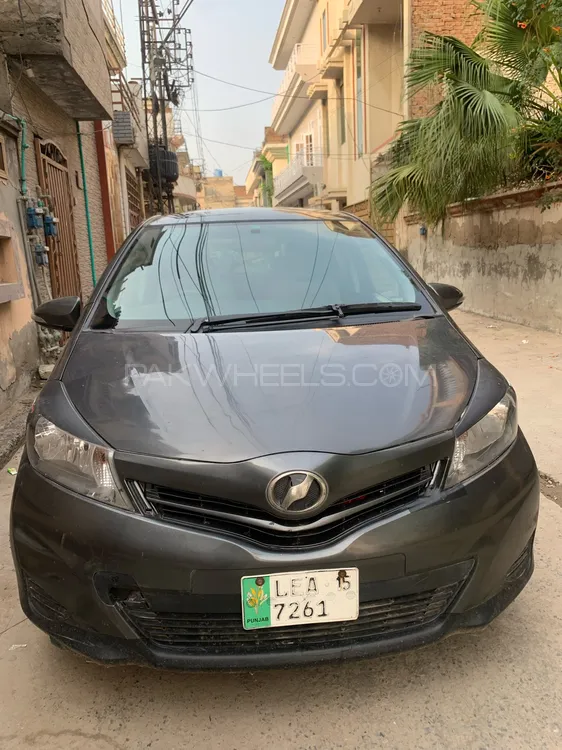 Toyota Vitz 2015 for Sale in Faisalabad Image-1