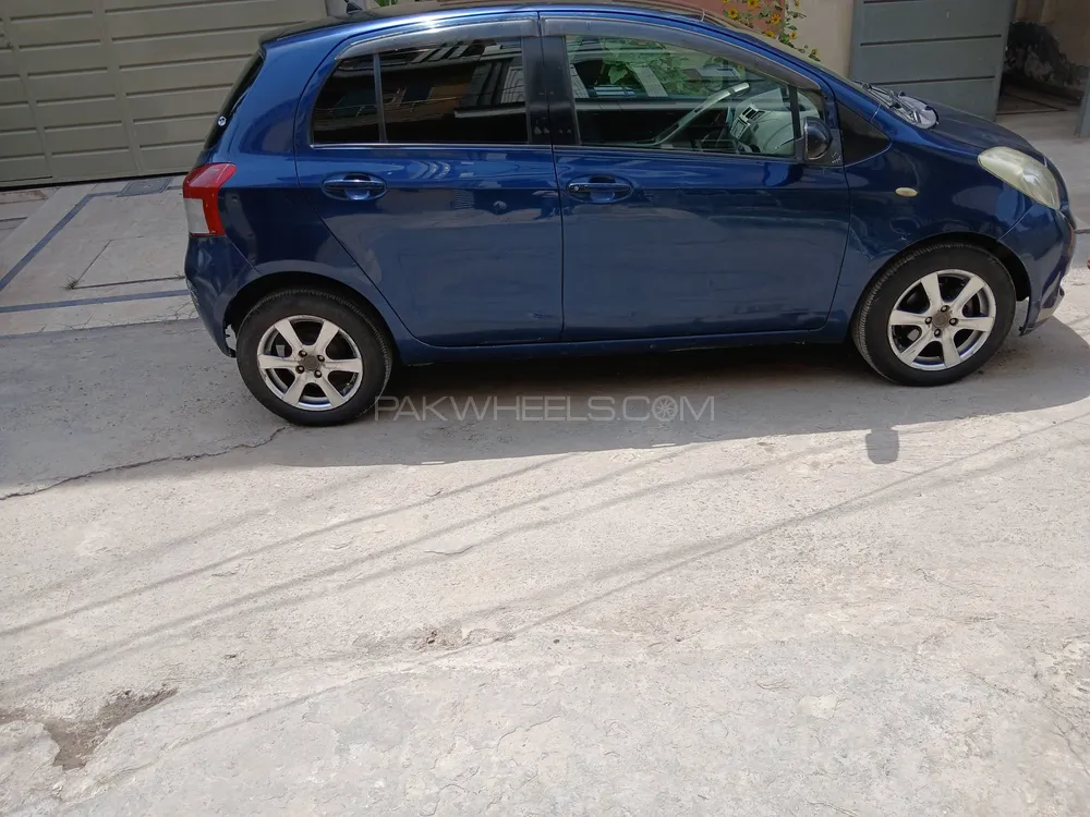 Toyota Vitz 2005 for Sale in Lahore Image-1
