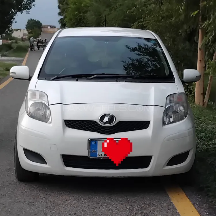 Toyota Vitz 2010 for Sale in Risalpur Image-1