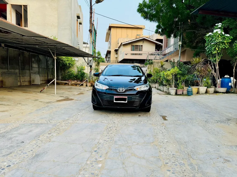 Toyota Yaris Sedan 2021 for Sale in Karachi Image-1