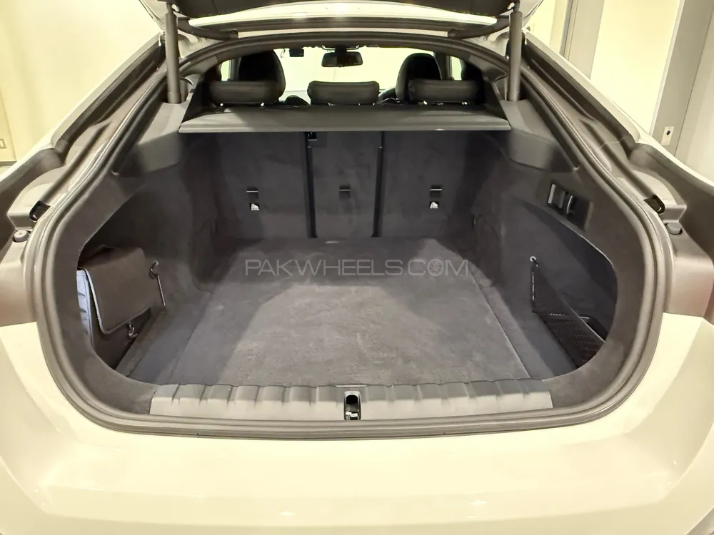 BMW i4 2022 for Sale in Lahore BMW i4 2022 for Sale in Lahore Image-13