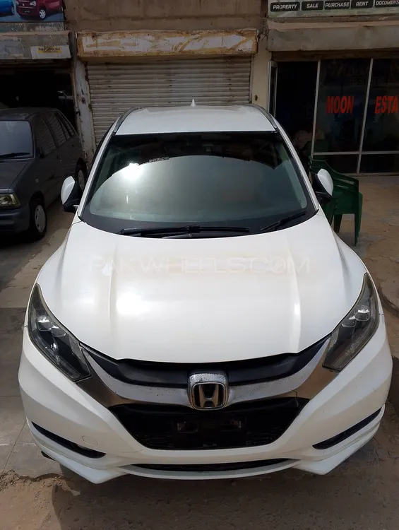 Honda Vezel 2015 for Sale in Karachi Image-1