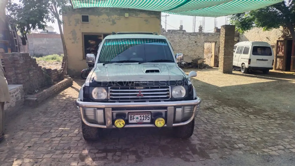 Mitsubishi Pajero 1992 for Sale in Karachi Image-1