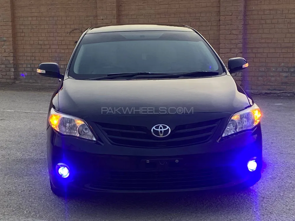 Toyota Corolla 2013 for Sale in Larkana Image-1