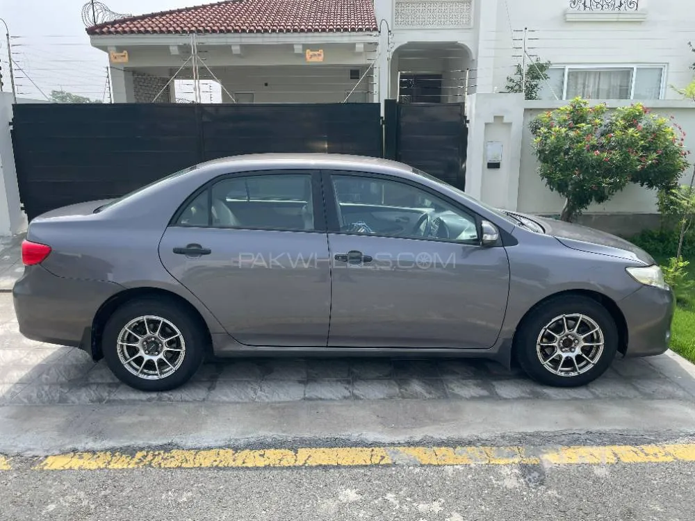 Toyota Corolla 2013 for Sale in Lahore Image-1