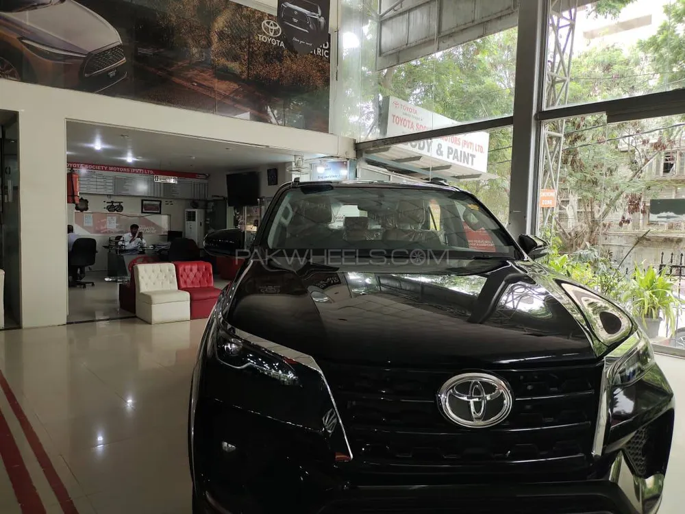 Toyota Fortuner 2025 for Sale in Karachi Image-1