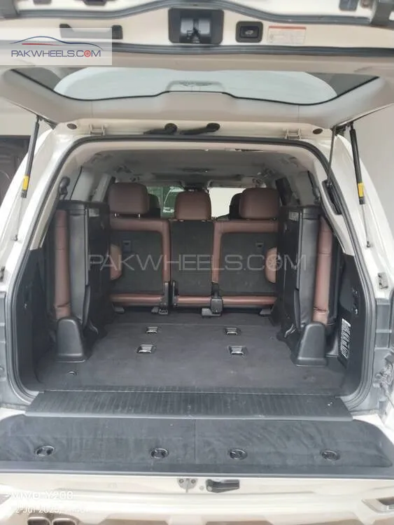 Toyota Land Cruiser 2016 for Sale in Lahore Toyota Land Cruiser 2016 for Sale in Lahore Image-7